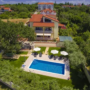 https://apartments-catic.in-istria.net